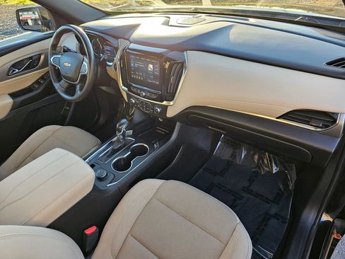 Used 2022 Chevrolet Traverse LT image 16