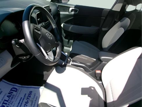 Used 2024 Hyundai Venue SEL FWD image 13