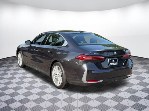 Used 2025 BMW 530i xDrive AWD/4WD image 3
