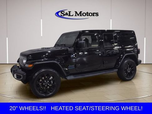 Used 2025 Jeep Wrangler Unlimited Sahara AWD/4WD image 3