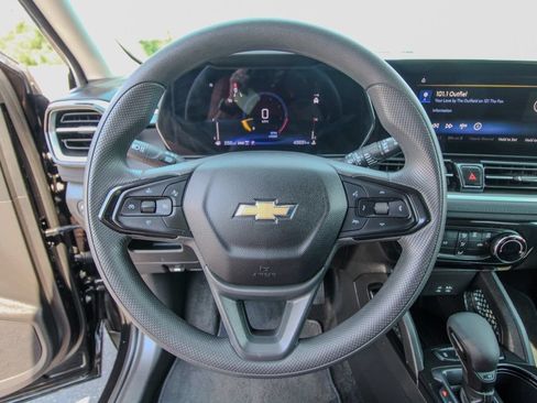 Used 2025 Chevrolet TrailBlazer LT AWD/4WD image 19