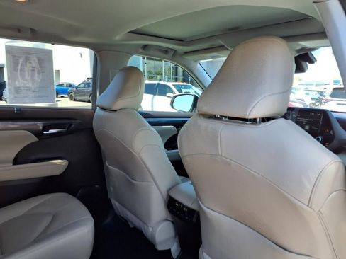 Used 2020 Toyota Highlander Limited image 22