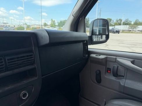 Used 2013 Chevrolet Express 2500 RWD image 17