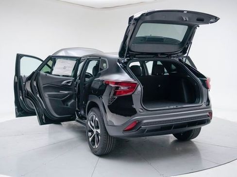 New 2026 Chevrolet Trax RS w/ Sunroof Package image 20