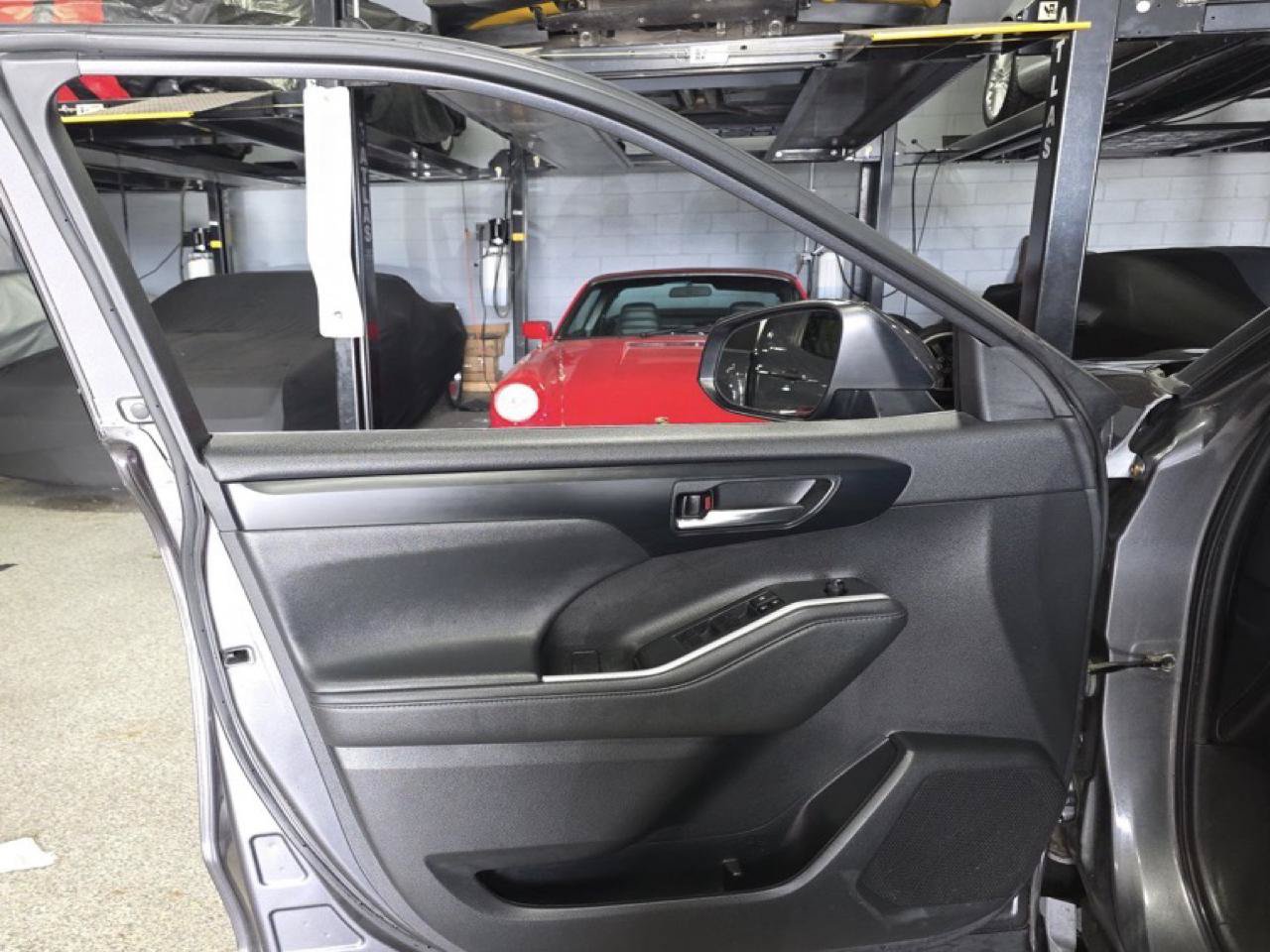 Used 2022 Toyota Highlander XLE AWD/4WD image 23