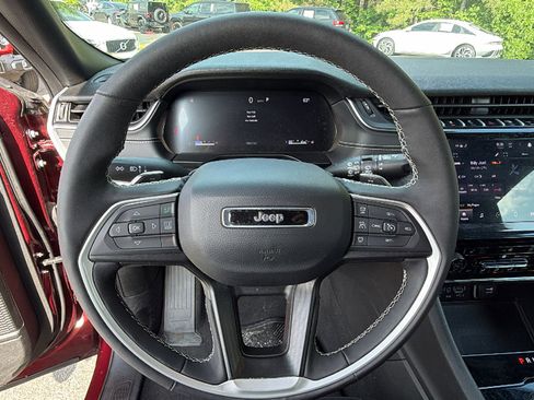 Used 2025 Jeep Grand Cherokee Laredo X w/ Luxury Tech Group I AWD/4WD image 26