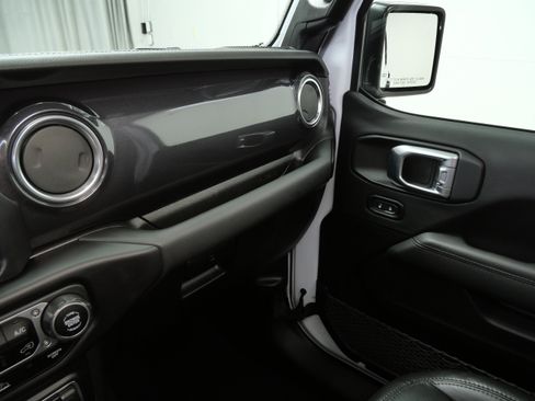 Used 2023 Jeep Wrangler Unlimited Sahara AWD/4WD image 21