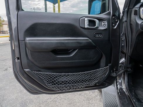 Used 2020 Jeep Wrangler Unlimited Sahara image 10