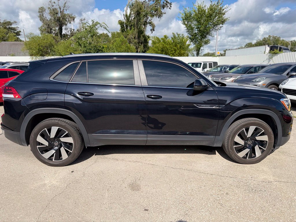 Used 2024 Volkswagen Atlas Cross Sport SE FWD image 6