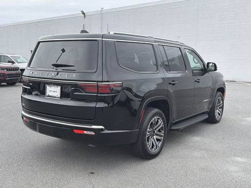 Used 2025 Jeep Wagoneer 4WD image 8