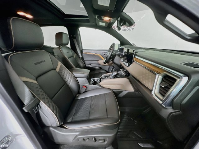 Used 2025 GMC Canyon Denali AWD/4WD image 40