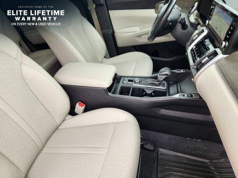 Used 2022 Kia Sorento EX w/ Panoramic Sunroof Package FWD image 10