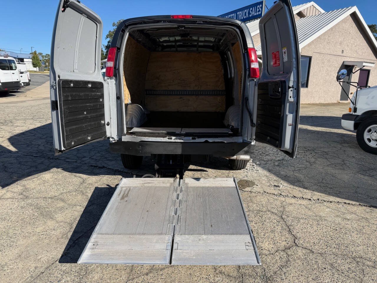 Used 2020 GMC Savana 3500 w/ Driver Convenience Package RWD image 6
