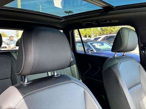 Certified 2022 Volkswagen Tiguan SE R-Line image 22