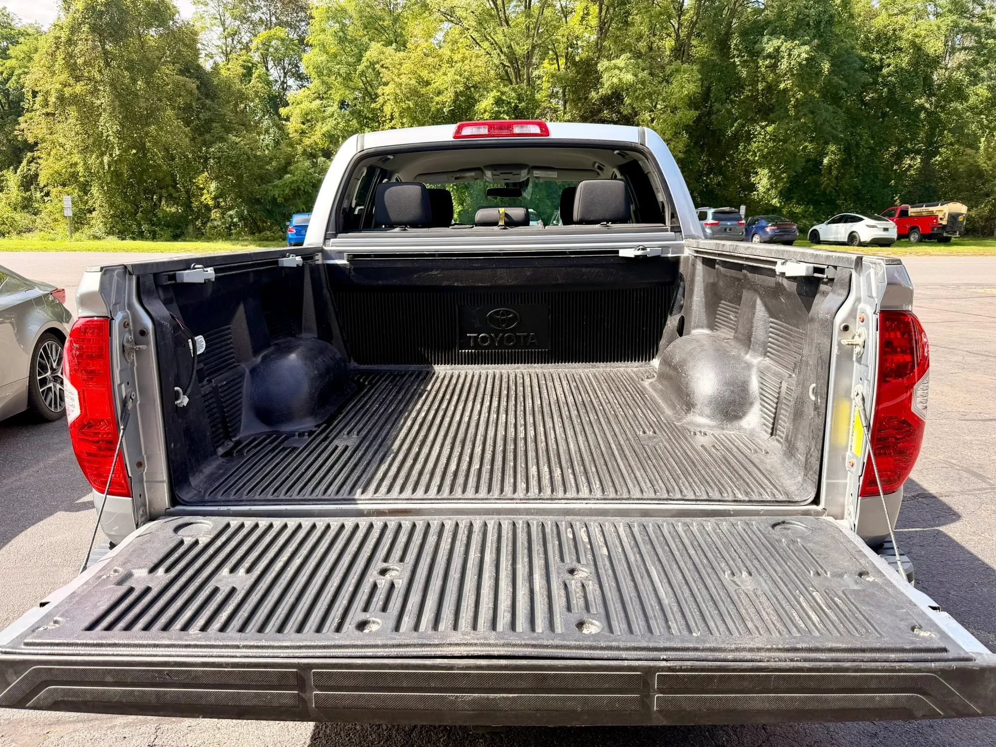 Used 2018 Toyota Tundra SR5 AWD/4WD image 36