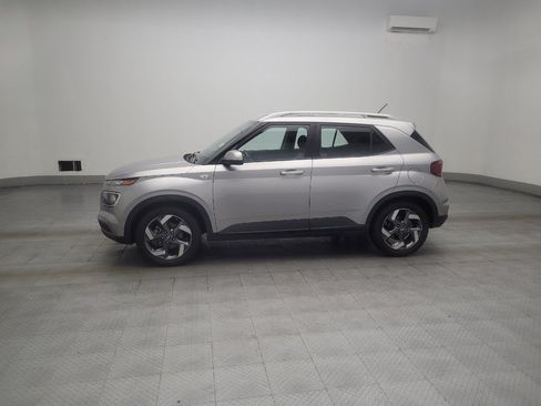 Used 2023 Hyundai Venue SEL FWD image 2