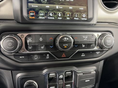 Used 2023 Jeep Wrangler Unlimited Sport AWD/4WD image 22