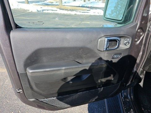 Used 2025 Jeep Wrangler Sahara image 21