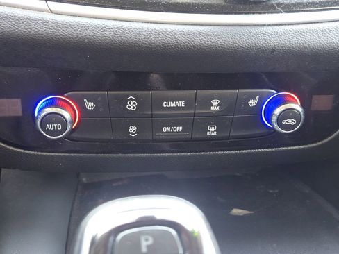 Used 2021 Buick Enclave Essence w/ Sound and Sites Package image 20