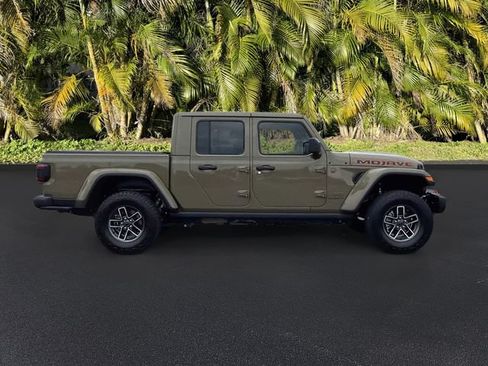 Used 2025 Jeep Gladiator Mojave AWD/4WD image 4