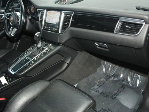 Used 2018 Porsche Macan S image 27