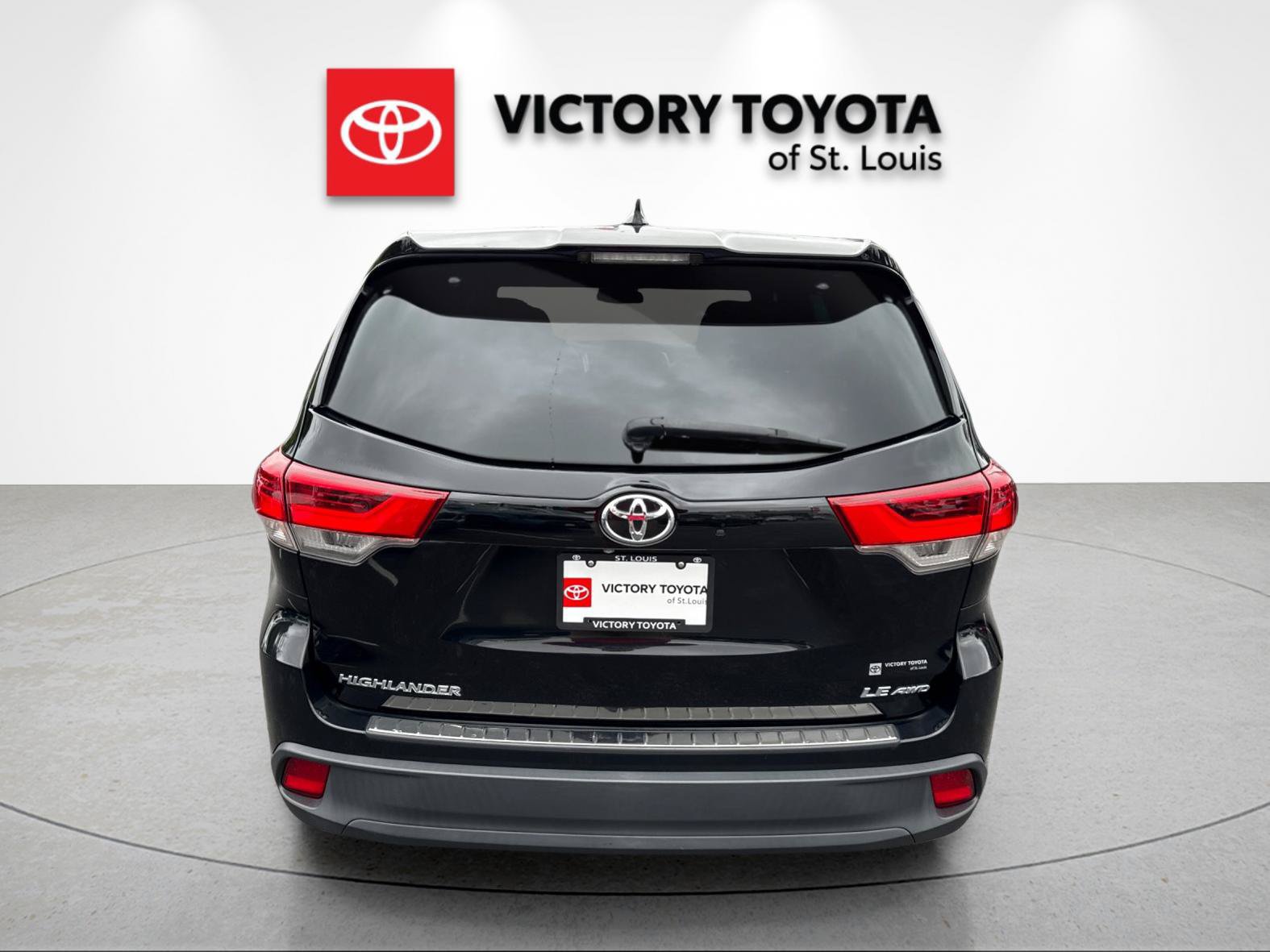 Used 2017 Toyota Highlander Plus AWD/4WD image 4