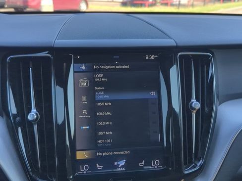 Used 2020 Volvo XC60 T5 Momentum w/ Protection Package AWD/4WD image 13