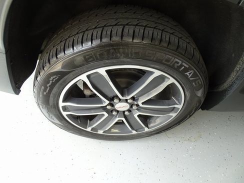 Used 2020 GMC Acadia SLT image 31