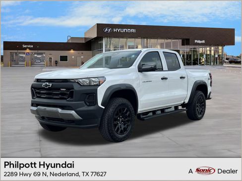 Used 2025 Chevrolet Colorado Trail Boss image 1