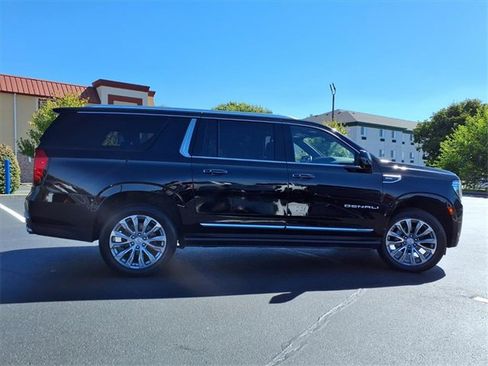 Used 2022 GMC Yukon XL Denali w/ Denali Premium Package image 39