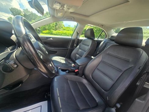 Used 2011 Volkswagen Jetta SE FWD image 22