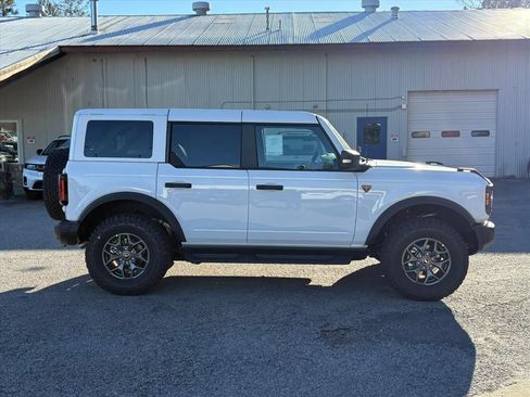 New 2025 Ford Bronco Badlands AWD/4WD image 3
