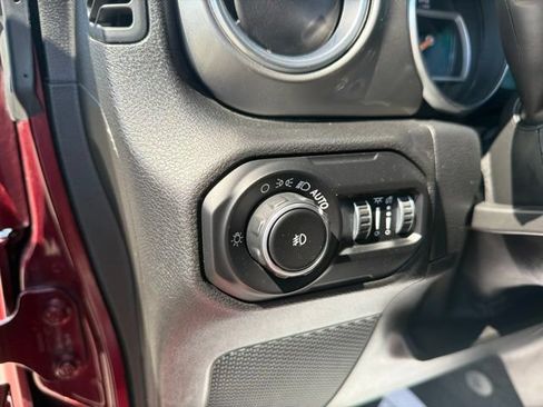 Used 2021 Jeep Wrangler Unlimited Sahara AWD/4WD image 13