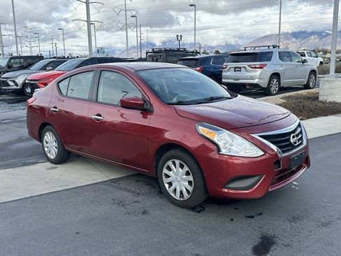 Used 2019 Nissan Versa SV image 9