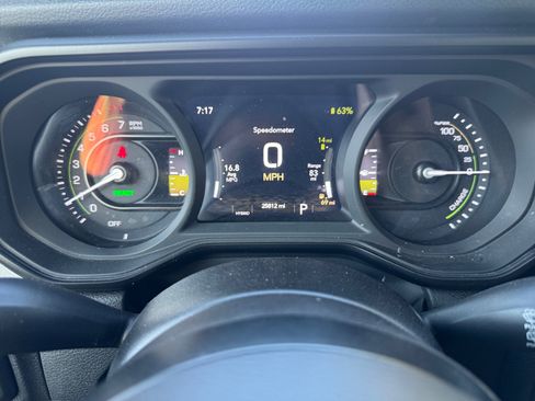 Used 2024 Jeep Wrangler Unlimited AWD/4WD image 19
