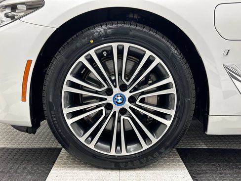 Used 2018 BMW 530e xDrive AWD/4WD image 8