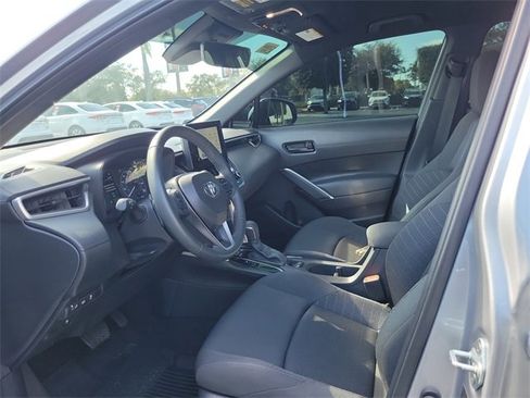 Used 2024 Toyota Corolla Cross SE image 15