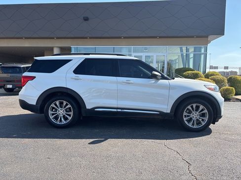 Used 2022 Ford Explorer XLT w/ Equipment Group 202A image 4