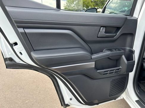 Used 2025 Toyota 4Runner SR5 AWD/4WD image 18