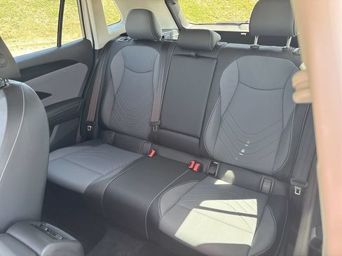Used 2025 Volkswagen Tiguan SE AWD/4WD image 28