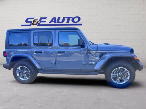 Used 2021 Jeep Wrangler Unlimited Sahara w/ Uconnect 4C Nav & Sound Group image 5