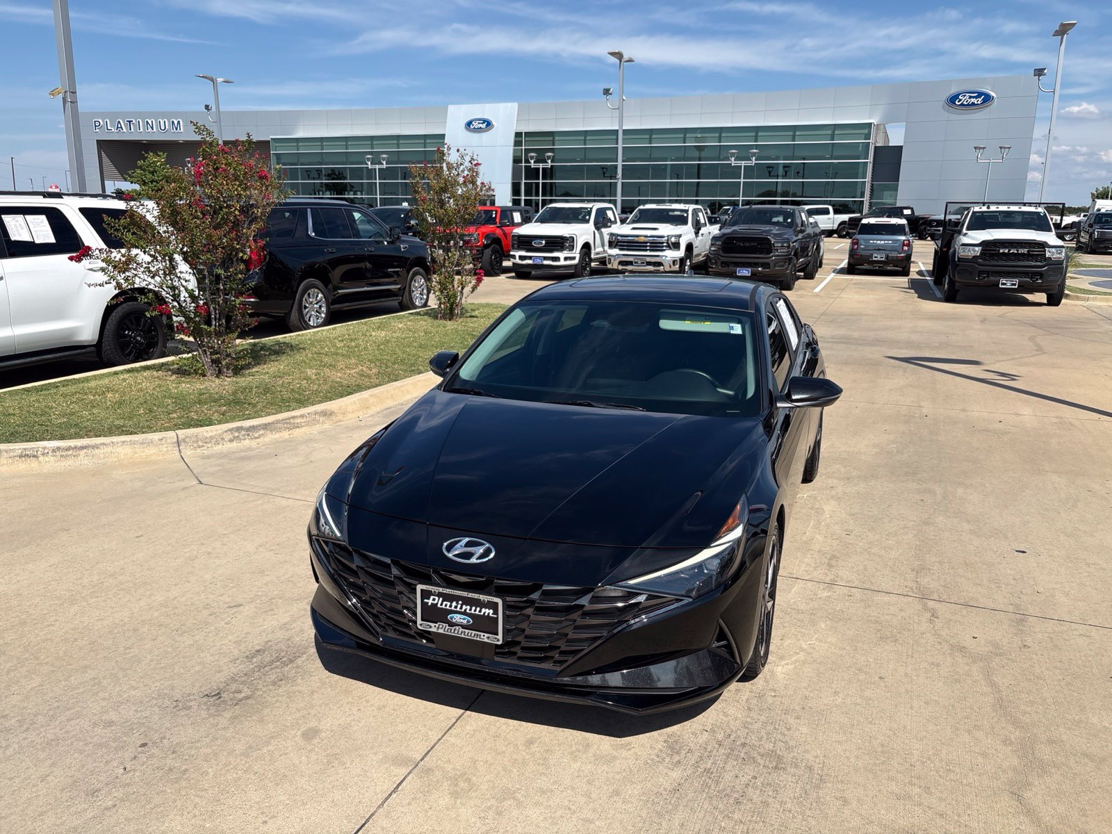 Used 2023 Hyundai Elantra Limited w/ Preferred Accessory Package FWD image 24