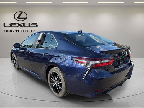 Used 2022 Toyota Camry SE image 8