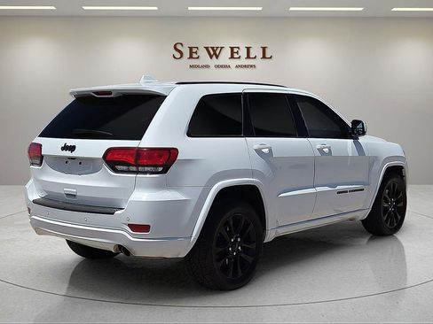 Used 2021 Jeep Grand Cherokee Laredo X RWD image 4