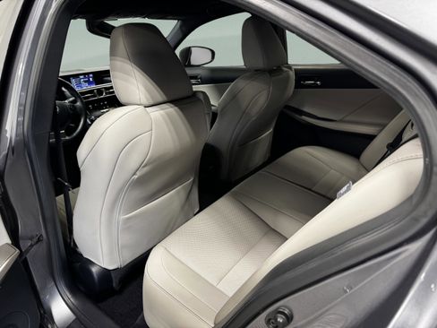 Used 2014 Lexus IS 250 w/ F-Sport Package RWD image 10