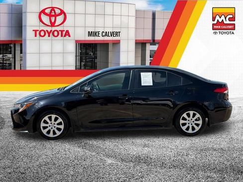Used 2025 Toyota Corolla LE FWD image 2