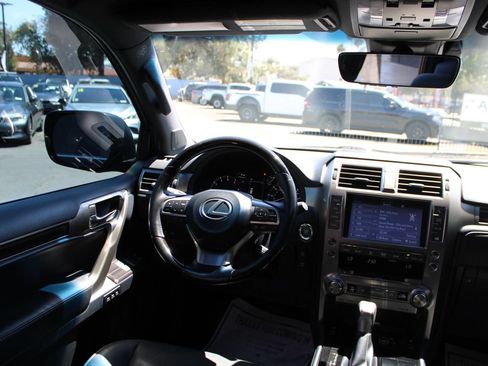 Used 2020 Lexus GX 460 Premium w/ Premium Package AWD/4WD image 23