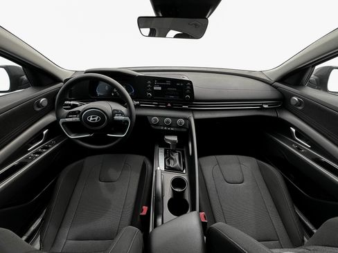 New 2025 Hyundai Elantra SE image 13