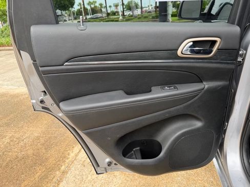 Used 2014 Jeep Grand Cherokee Overland RWD image 15
