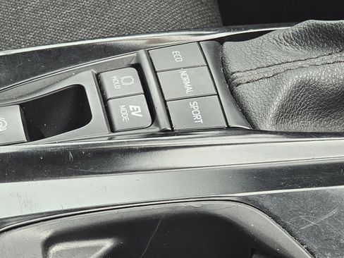 Used 2025 Toyota Camry LE FWD image 14